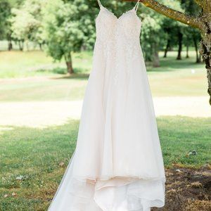 Maggie Sottero Wedding Dress, white, size 8-10